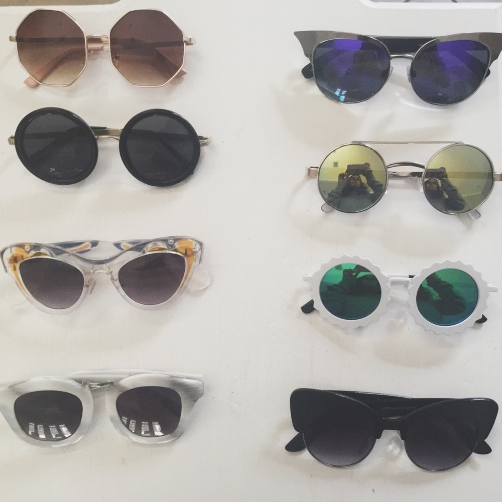 A lot of 8 stylish sunglasses!